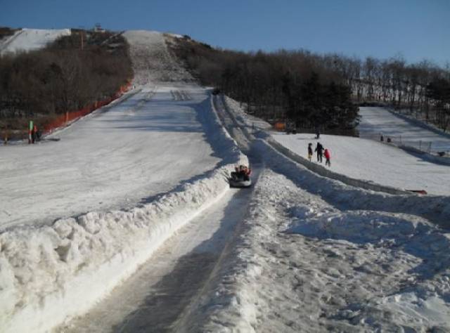 沈陽怪坡滑雪場，體驗冰雪世界的魅力，沈陽怪坡滑雪場，冰雪世界的極致體驗