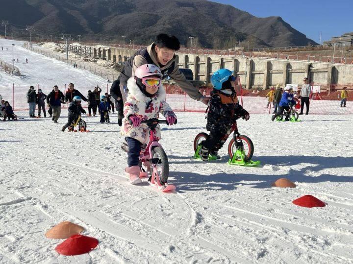 北京最大的滑雪場(chǎng)——探索冬季冰雪世界的極致體驗(yàn)，北京最大滑雪場(chǎng)，冰雪世界的極致體驗(yàn)之旅